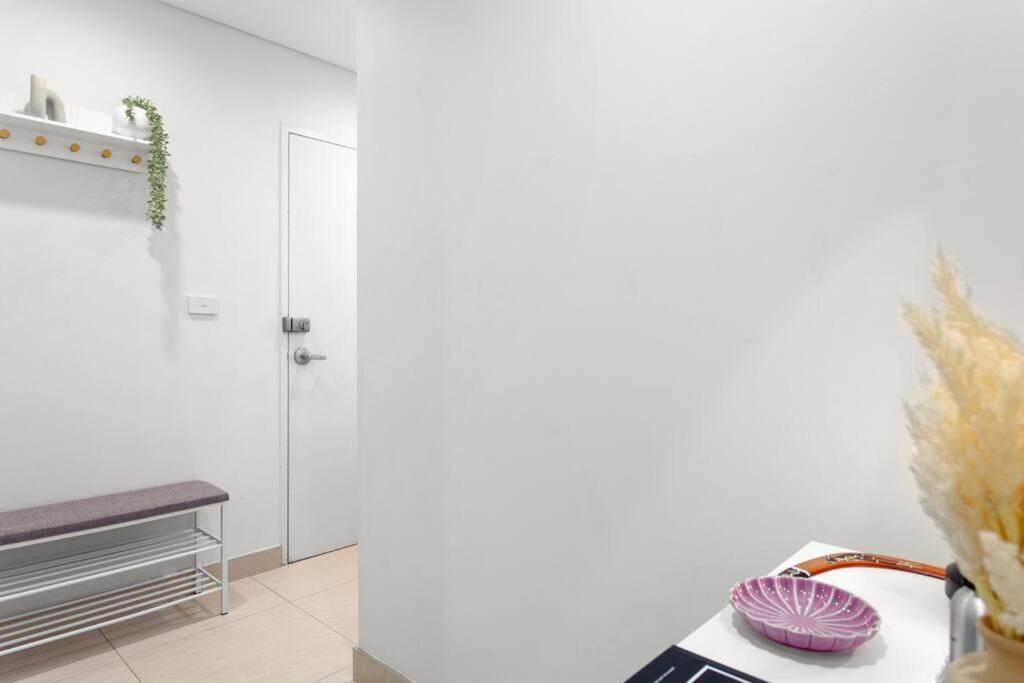 Apartment Stylish Spacious Modern 1 Bdr Balcony Bbq Aircon Lift Sydney
