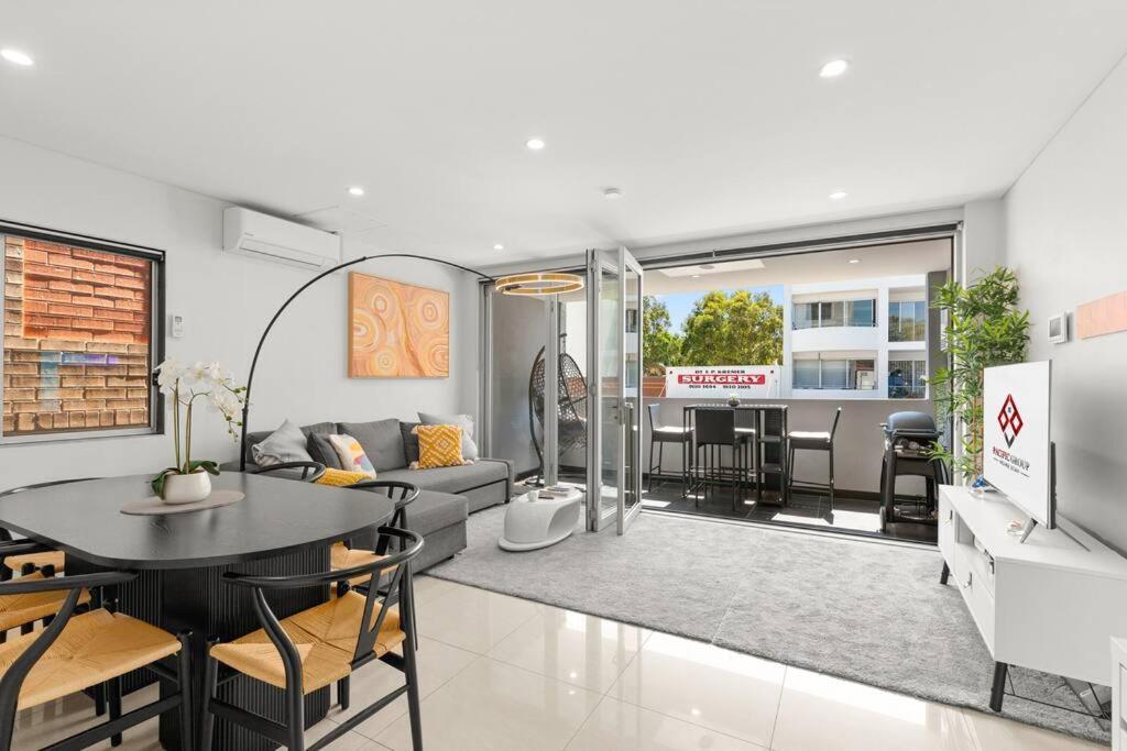 Apartment Stylish Spacious Modern 1 Bdr Balcony Bbq Aircon Lift