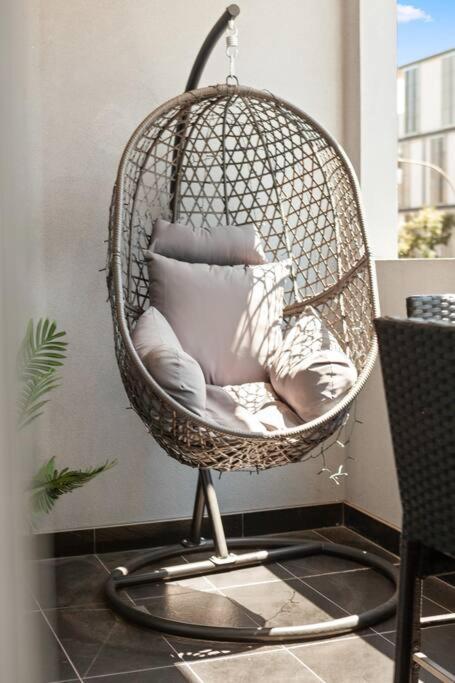 Stylish Spacious Modern 1 Bdr Balcony Bbq Aircon Lift