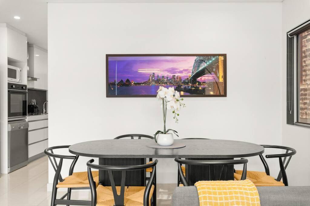 Apartment Stylish Spacious Modern 1 Bdr Balcony Bbq Aircon Lift Sydney