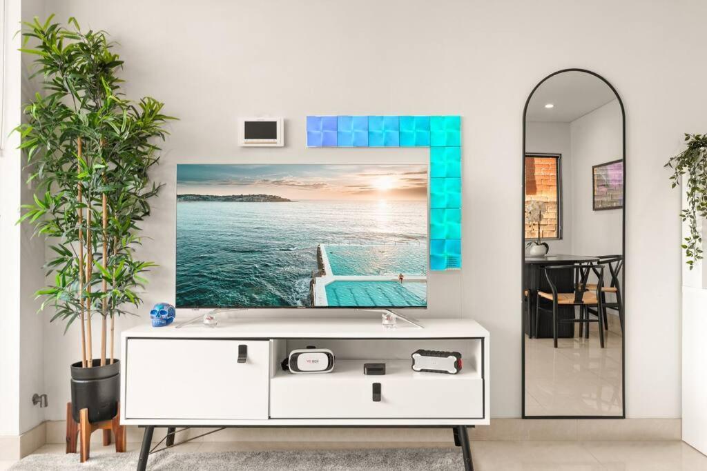 Stylish Spacious Modern 1 Bdr Balcony Bbq Aircon Lift * Sydney