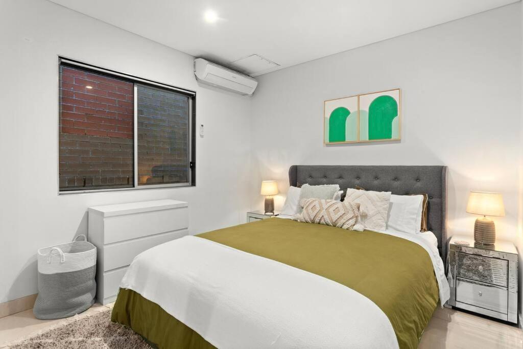 Apartment Stylish Spacious Modern 1 Bdr Balcony Bbq Aircon Lift