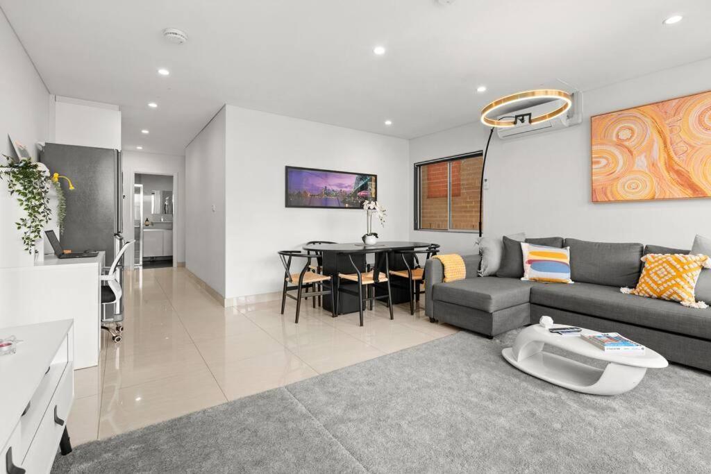 Stylish Spacious Modern 1 Bdr Balcony Bbq Aircon Lift *